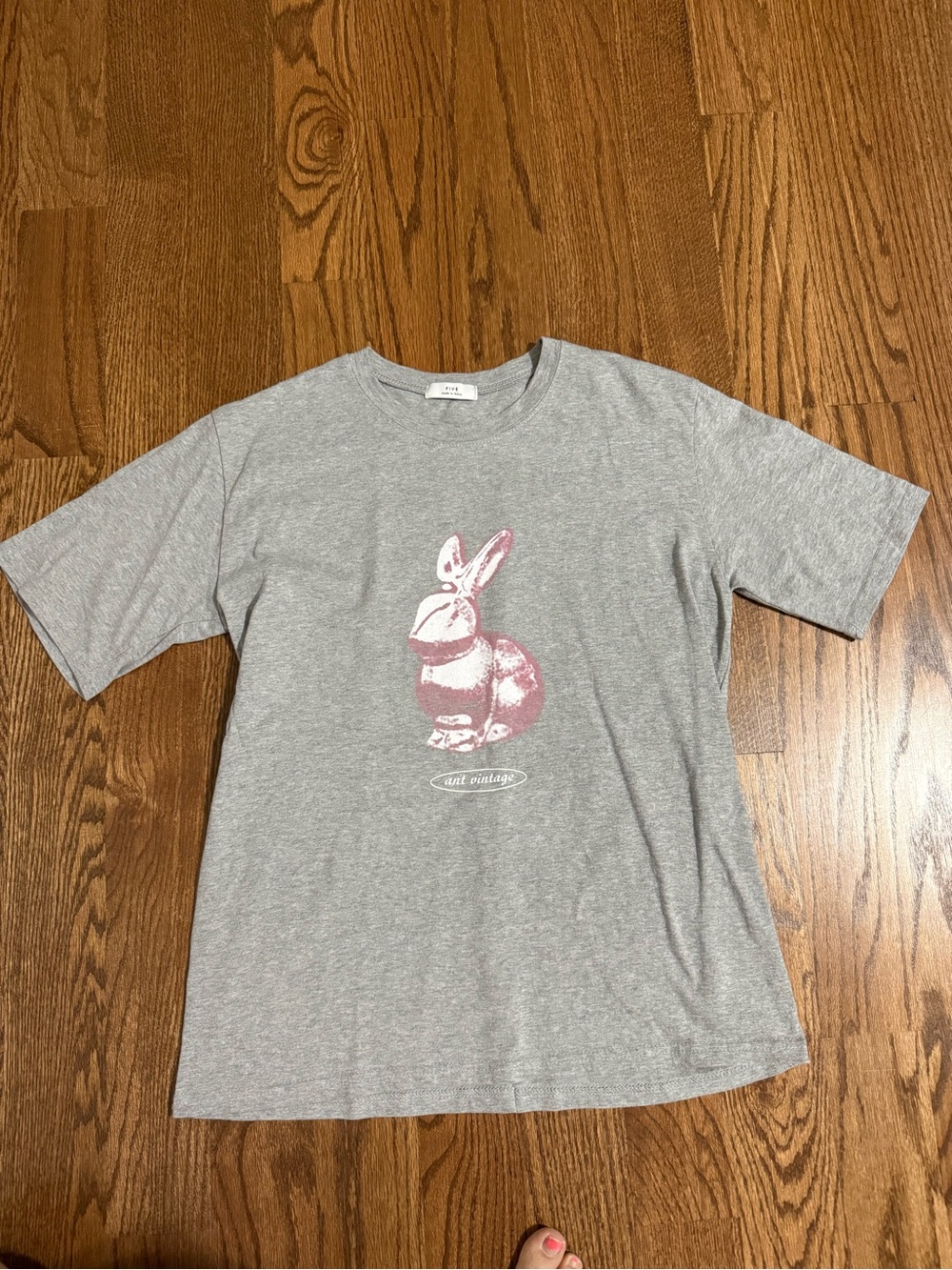 Women's Gray Graphic Bunny Short Sleeve Tee - ant vintage
